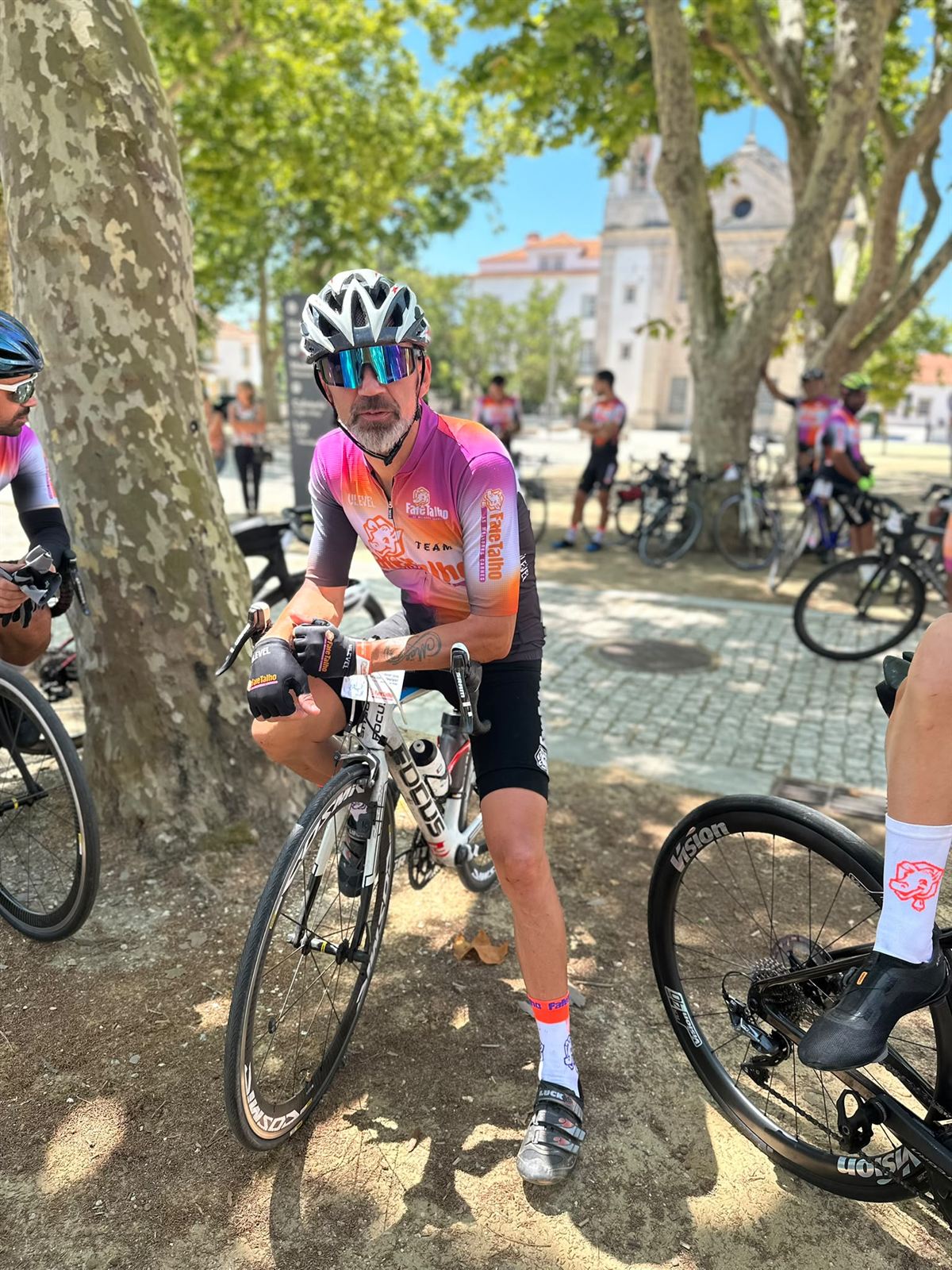 Ciclista da equipa Fafe Talho Team pronto para seguir viagem